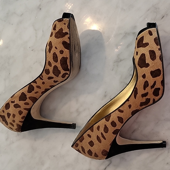 GUESS Cheetah Leopard Print High Heels - Picture 5 of 6